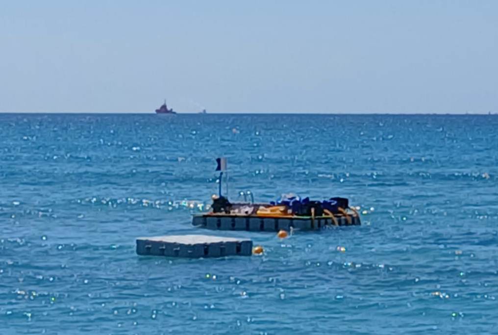 Plataforma flotante AROMEN para extracción barco romano en Ses Fontanelles (Mallorca)